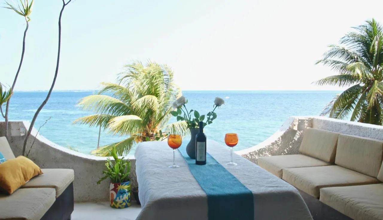 Flamingo Paradise Front By Cielo Maya Cancún